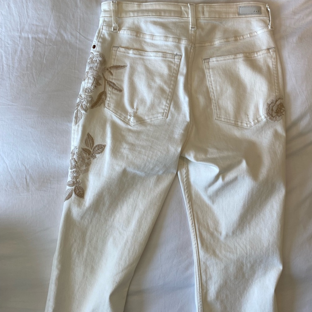 ABERCROMBIE Harper low rise ripped embroidered